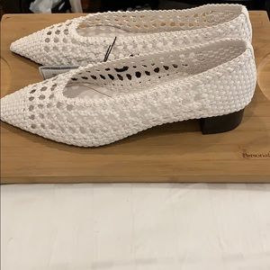 Zara NWT size 40 white woven shoes